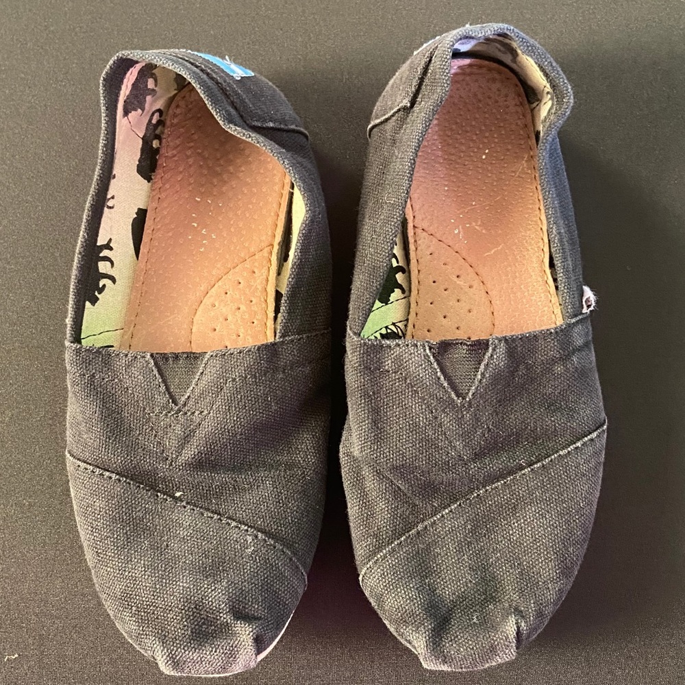 Toms Size 6w Black Slip Ons
